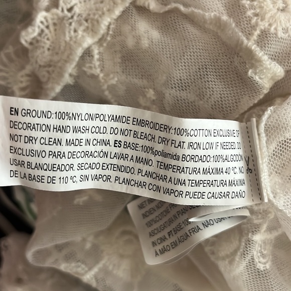 Forever 21 Contemporary Cream Lace & Crochet Long Sleeved Top/ Medium - Picture 8 of 8